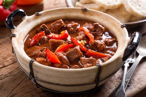 Serviervorschlag für Paprika Gulasch